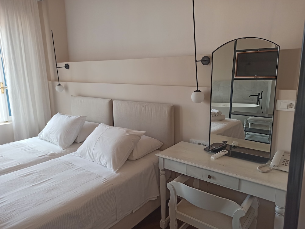 Amphora Hotel 14/50