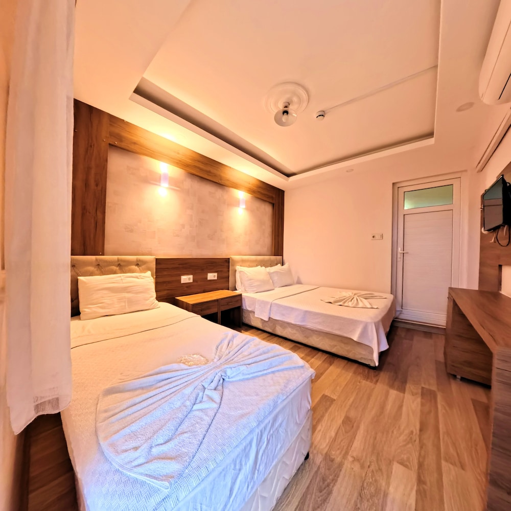 3 BEDROOMS, STANDARD, TRIPLE, POOL VIEW, BALCONY