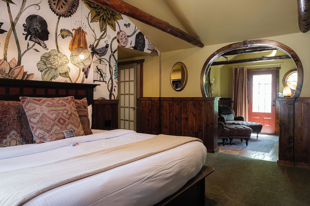 Highland Haven Creekside Inn 17/50