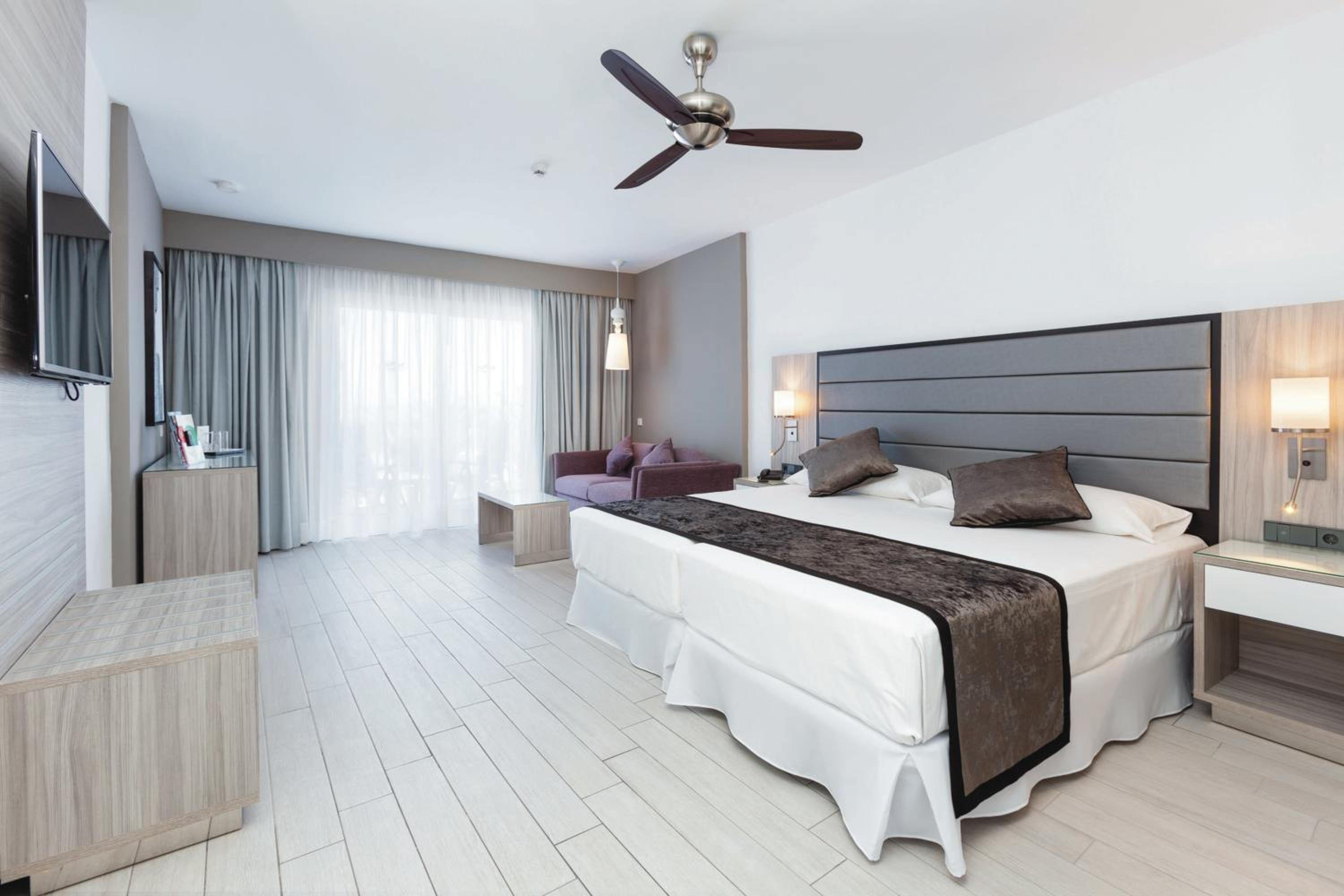 Deluxe, Double Bed, Lateral Side Sea View