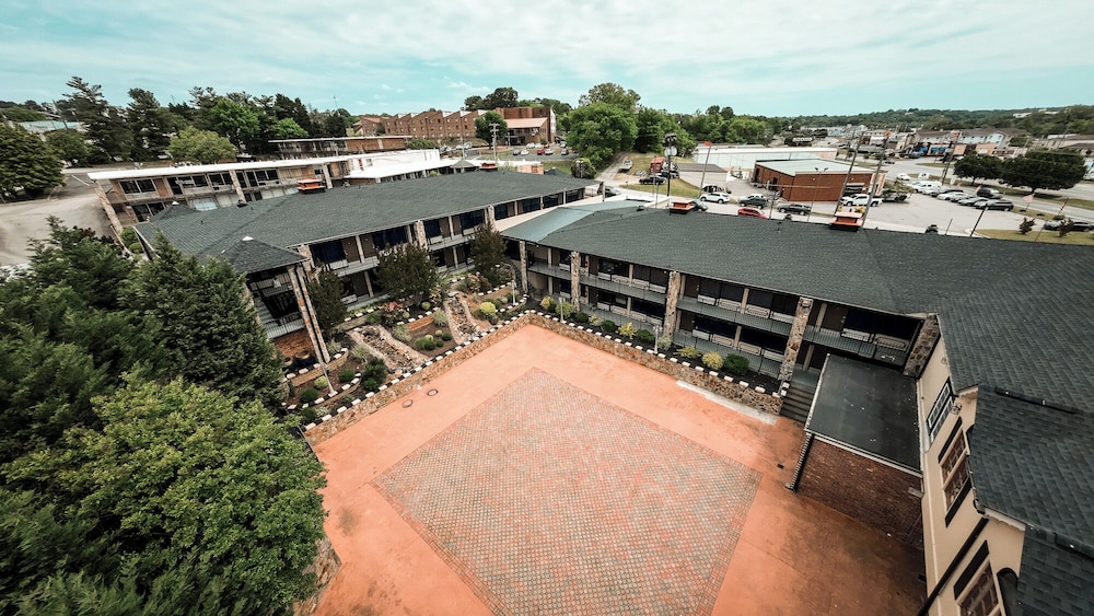 Riverside Inn & Suites by OYO Danville Ceaser Casino 46/68