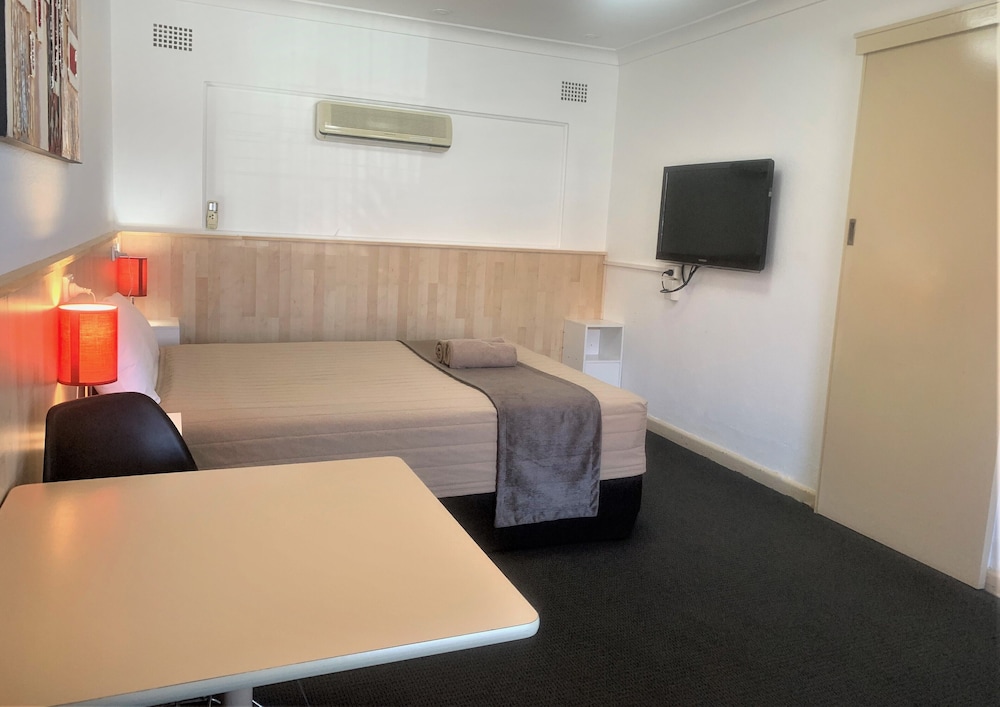 Country Comfort Cowra 37/44