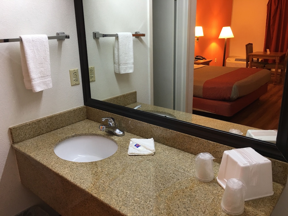 Motel6 Clarksville, TN 21/57