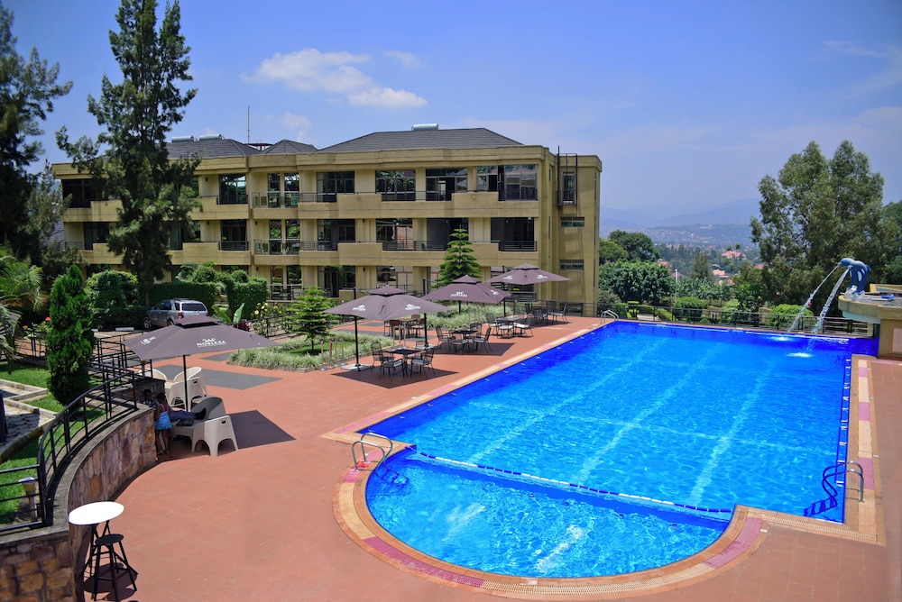 Nobleza Hotel 38/50