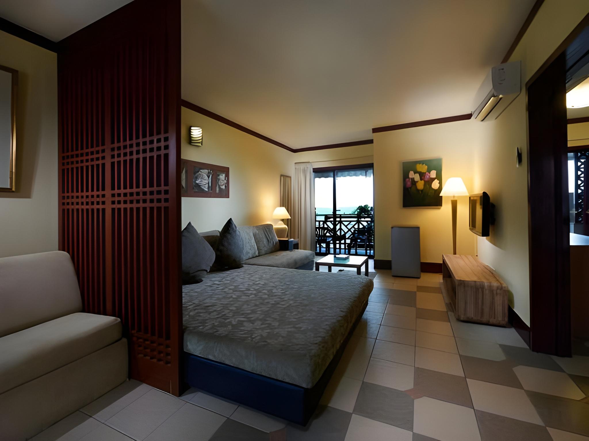 Deluxe, Suite, King and Queen Bed, Beach Front