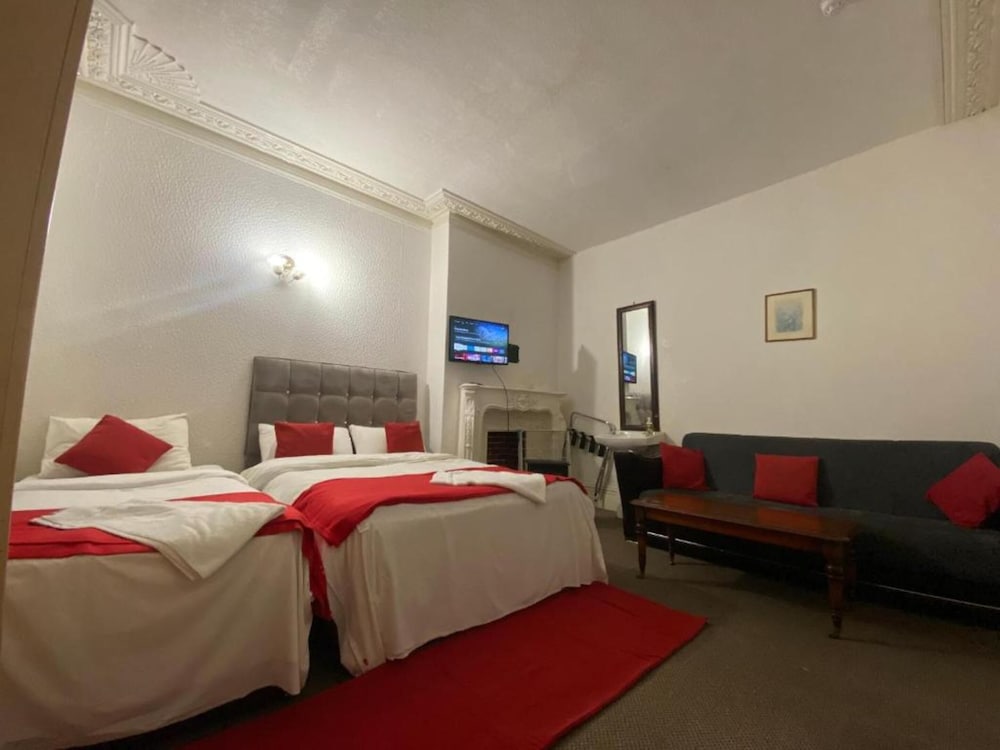 Room at OYO Saji Hotel, LONDON