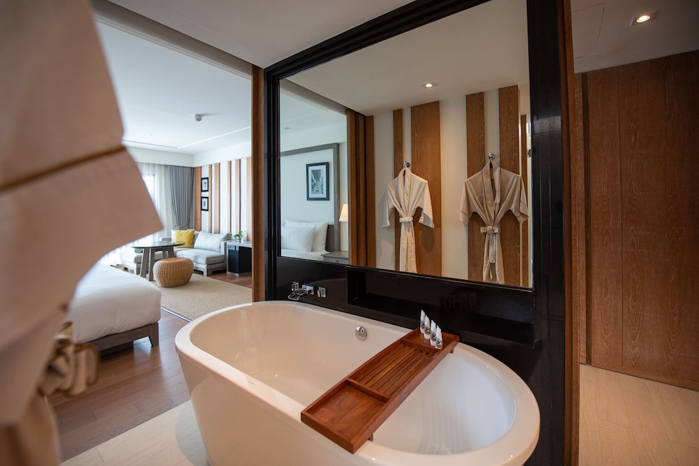 The Nai Harn Phuket 46/89