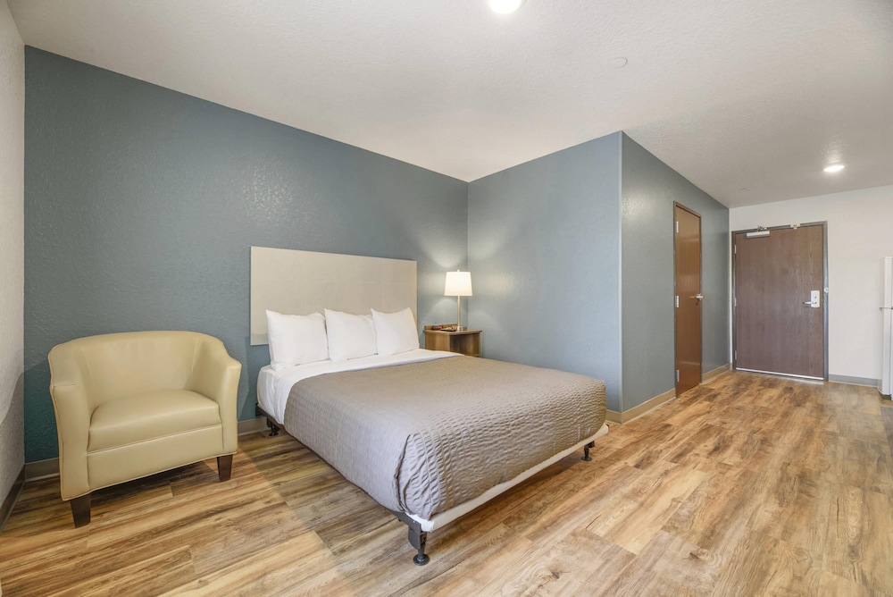 ROOM, QUEEN BED, ACCESSIBLE