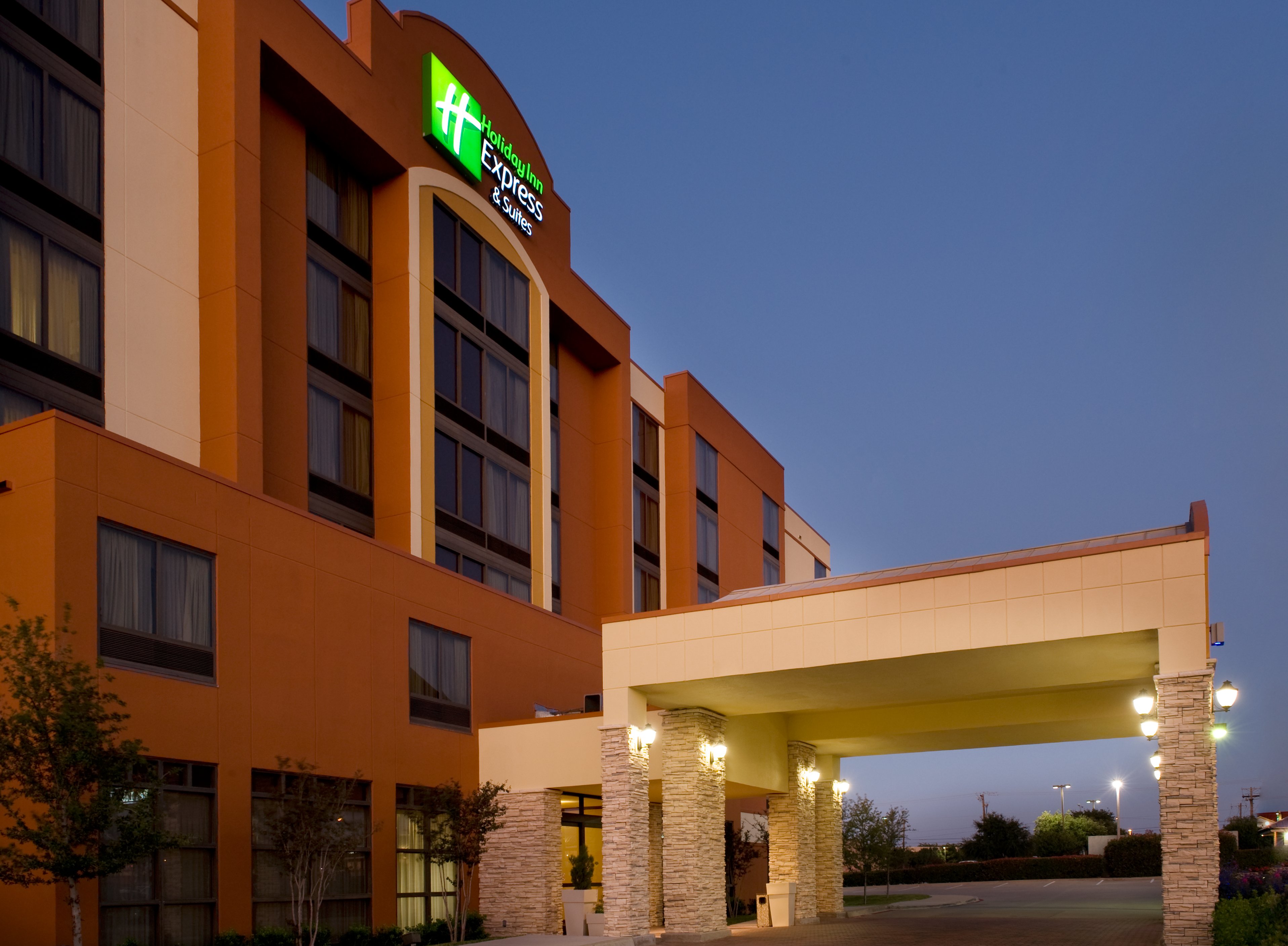 Holiday Inn Express Hotel And Suites Dallas Ft Worth Airport South 2/30