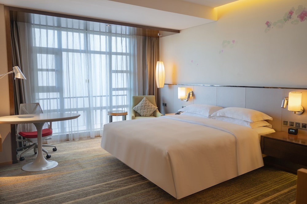 ROOM, KING BED, ACCESSIBLE