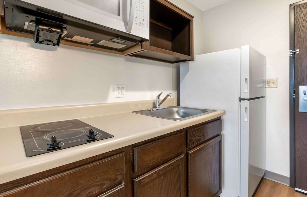 WoodSpring Suites Louisville Airport 22/26