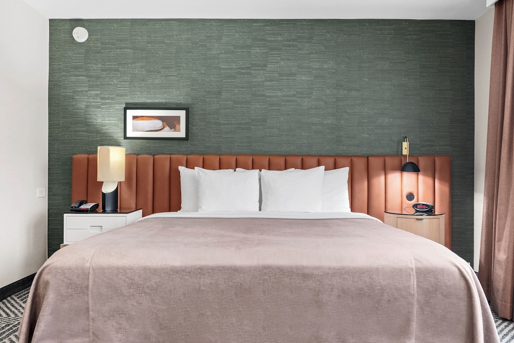 STANDARD, KING BED