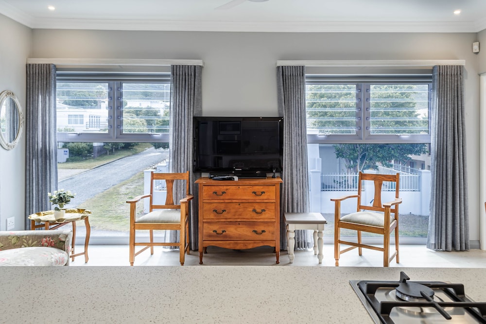 Whale Coast Ocean Villa 24/50