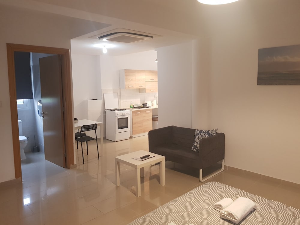 Valentinos Apartments 31/47