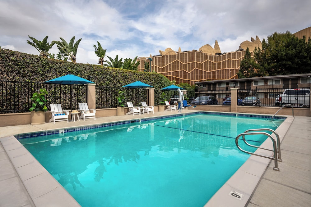Alpine Inn Near Convention Center And the Park 34/44