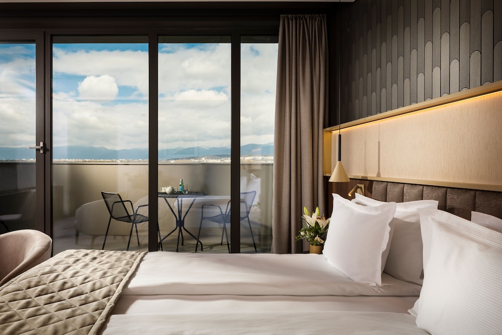 Kings' Valley Medical & Spa 9/50