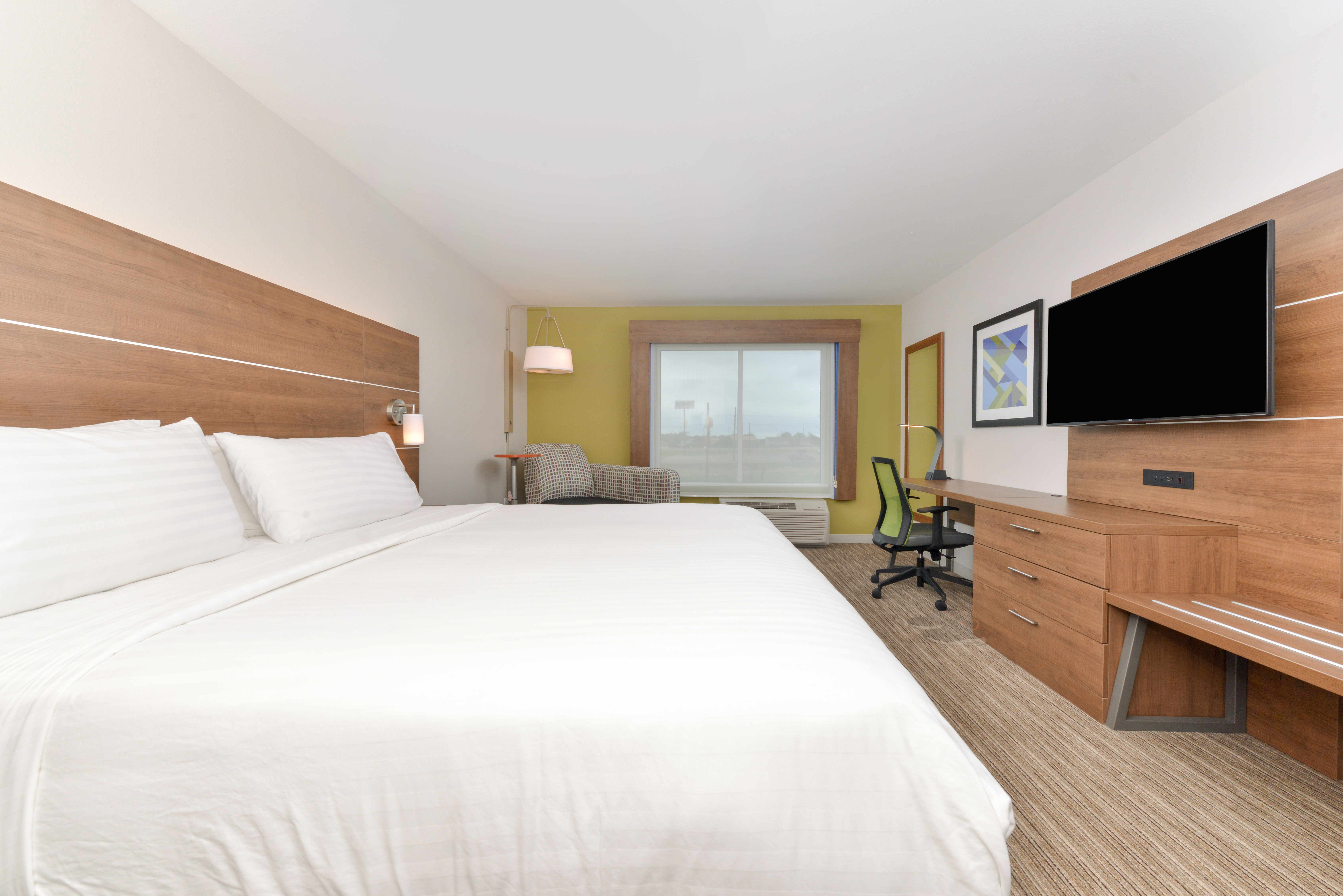 Holiday Inn Express Suites Ogallala 22/75