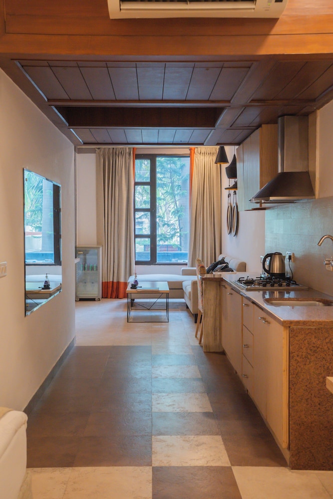Ahuja Residency Parklane 12/50