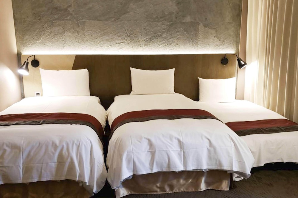 DELUXE, TWIN BEDS, WITH EXTRA BED