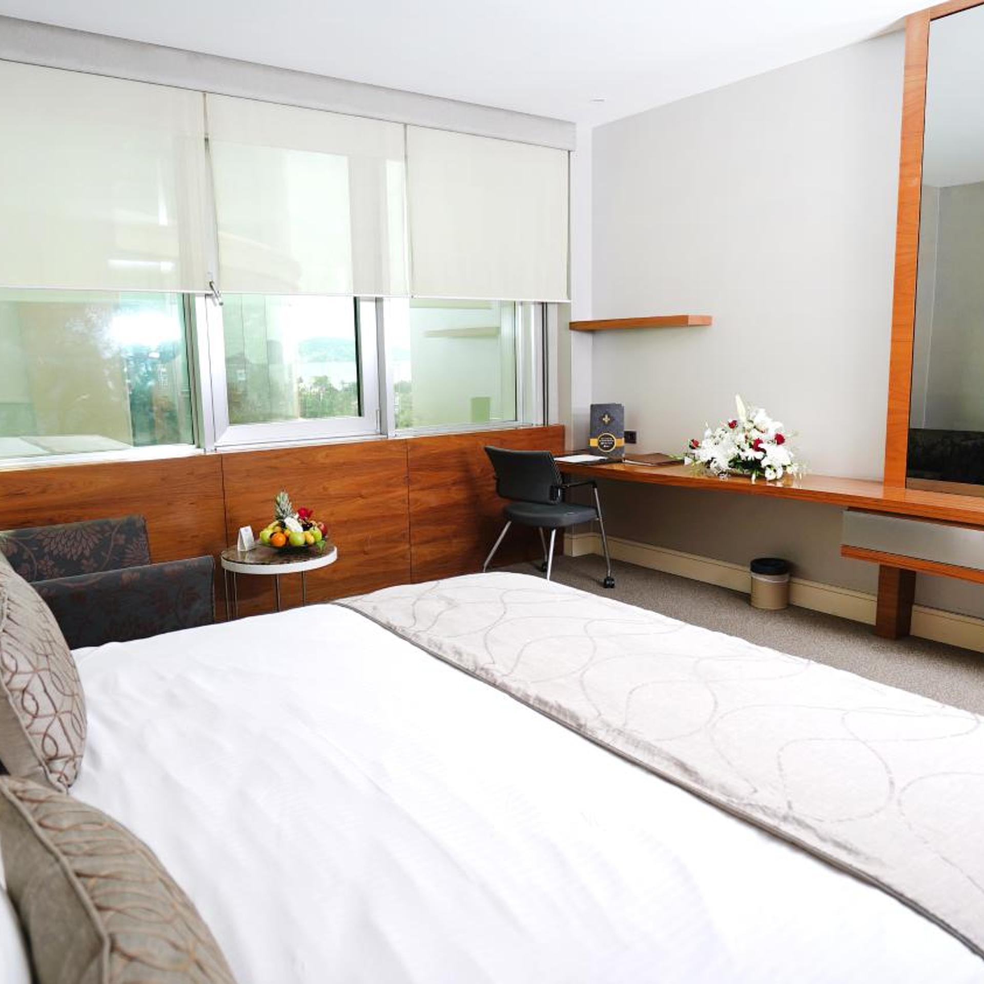 غرفة سوبيريور بسرير كينج بإطلالة جزئية على البحر، Cevahir Hotel Istanbul Asia 2/8