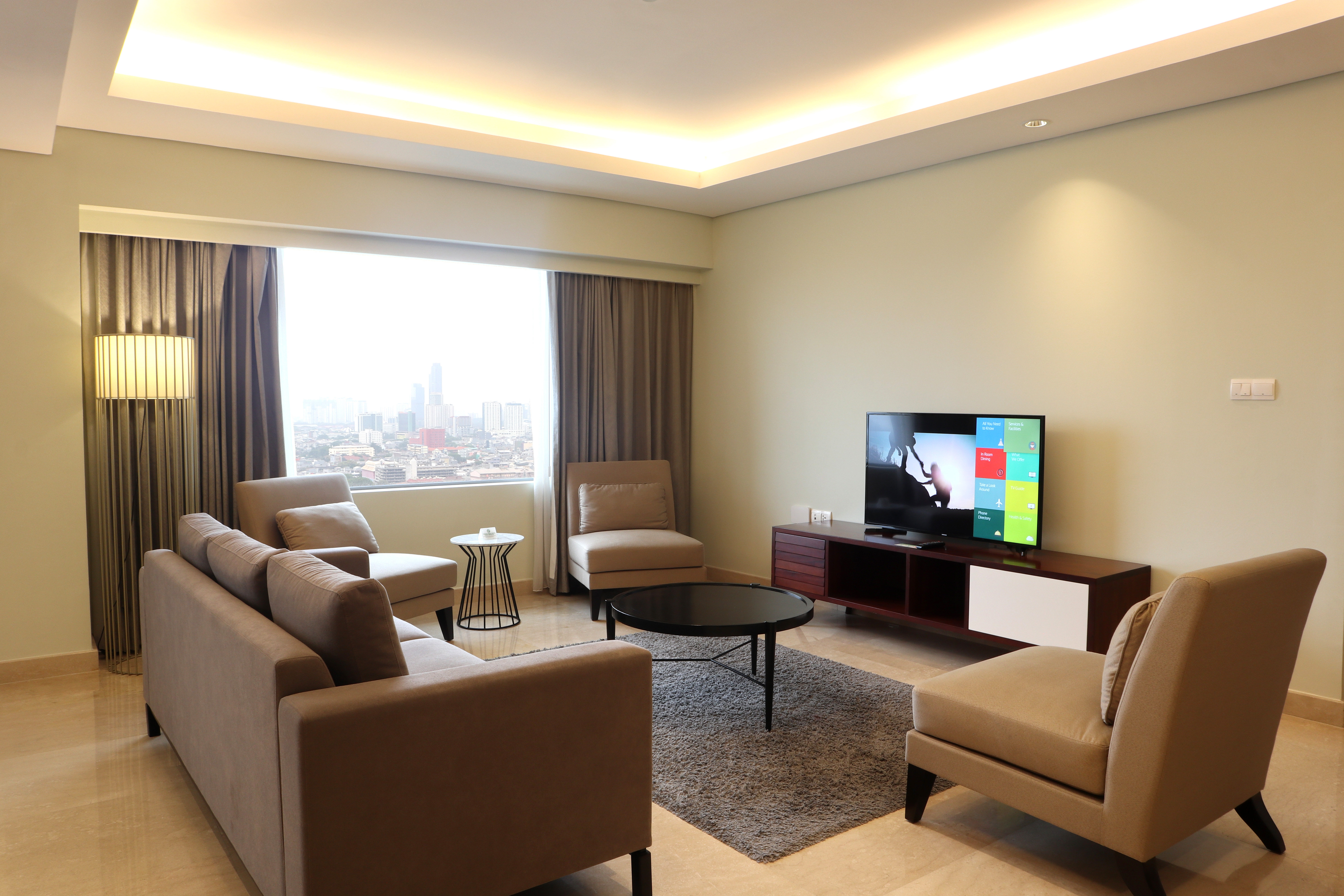 Holiday Inn Hotel Suites Jakarta Gajah Mada 46/77