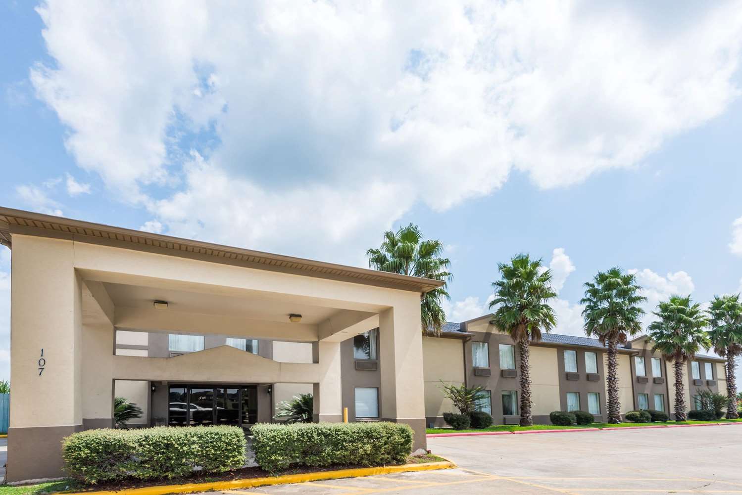 Baymont by Wyndham Iowa Lake Charles 2/13
