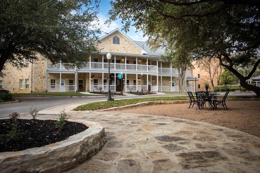 Gruene River Hotel & Retreat 2/50