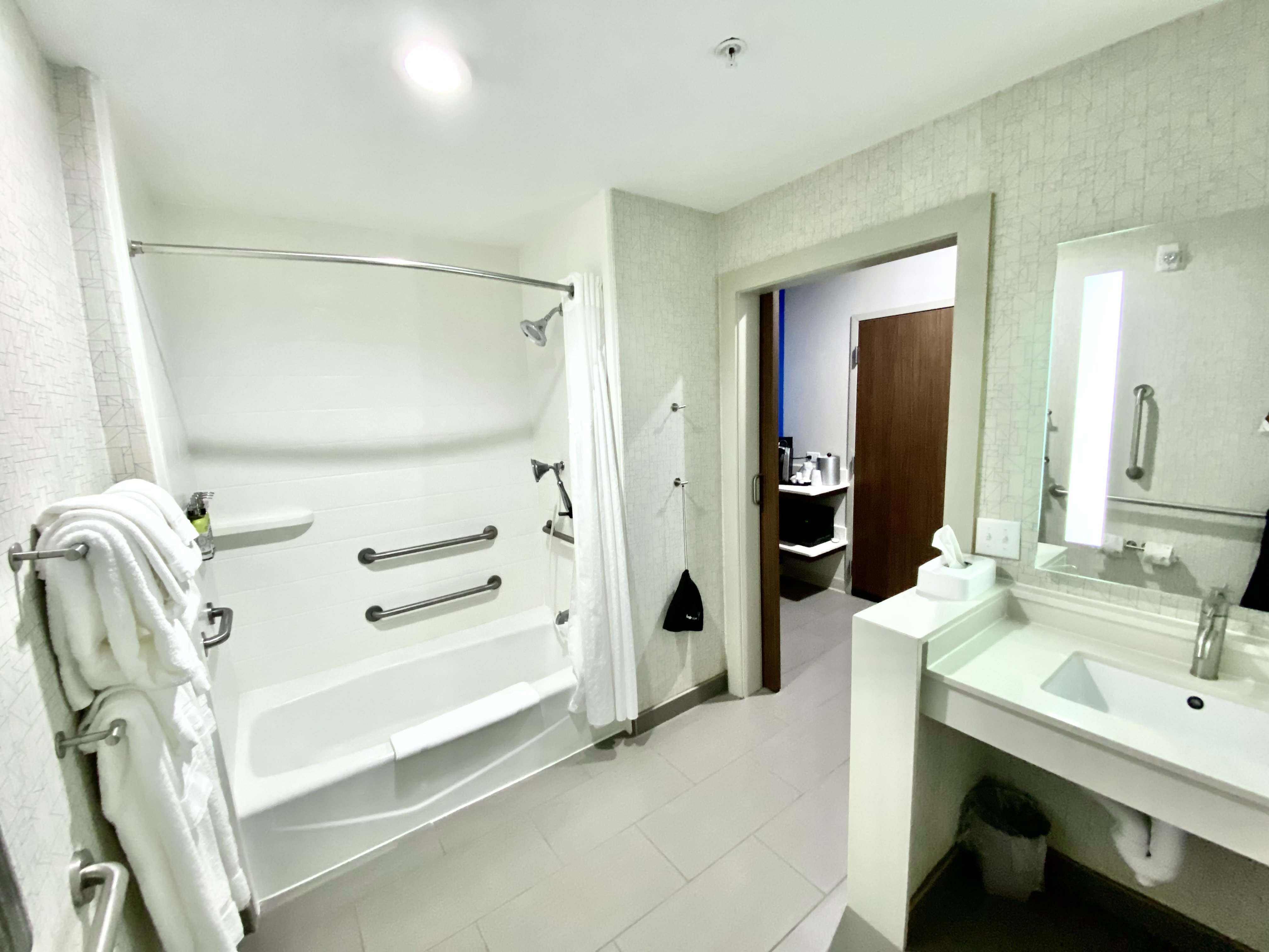 HOLIDAY INN EXPRESS PINEVILLE-ALEXANDRIA AREA 48/49