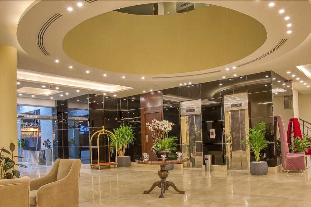 SANDY PALACE HOTEL 8/50