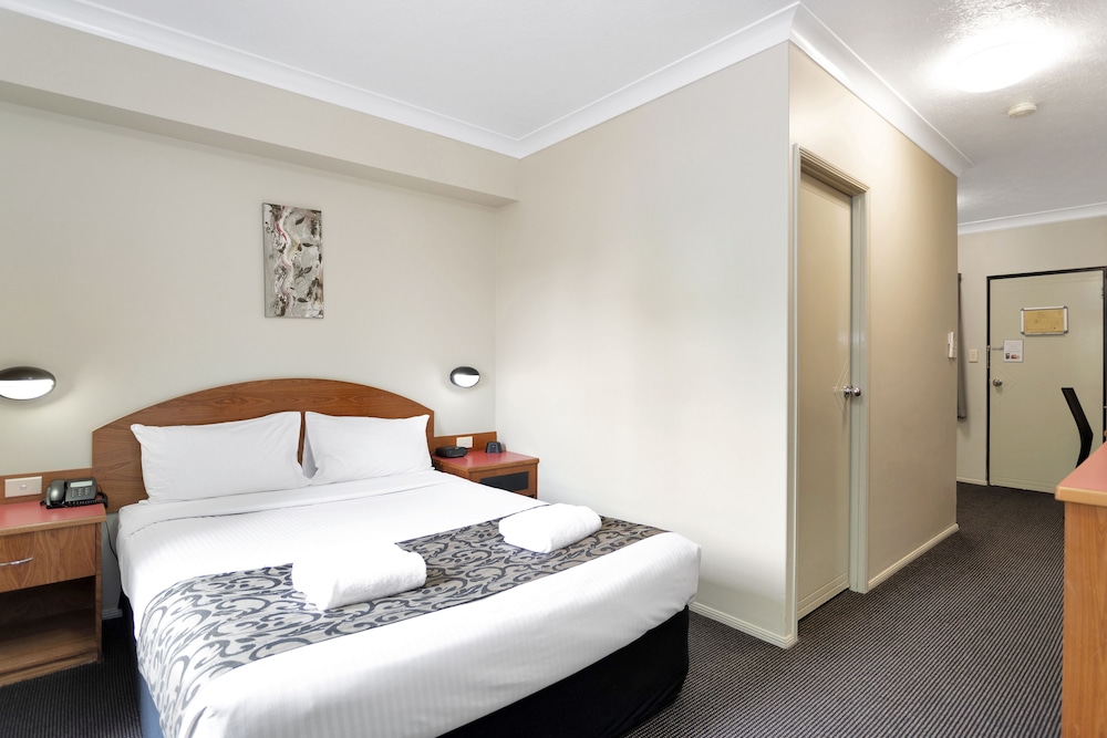MACKAY RESORT MOTEL 30/65