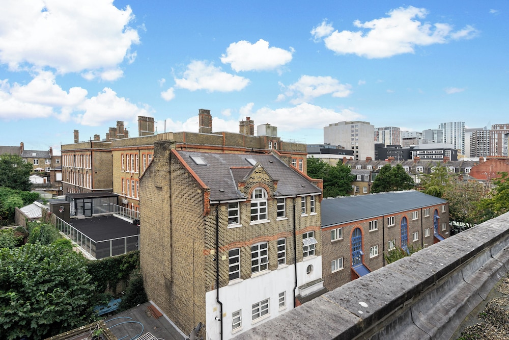 The Whitechapel Hotel 35/50