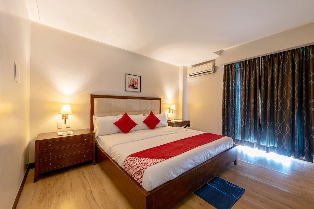 Capital O 176 Bliss Hotel 15/60