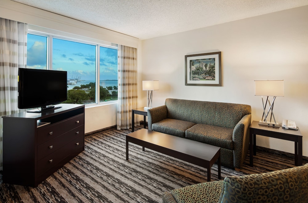 Holiday Inn Port of Miami Downtown Hotel 41/73