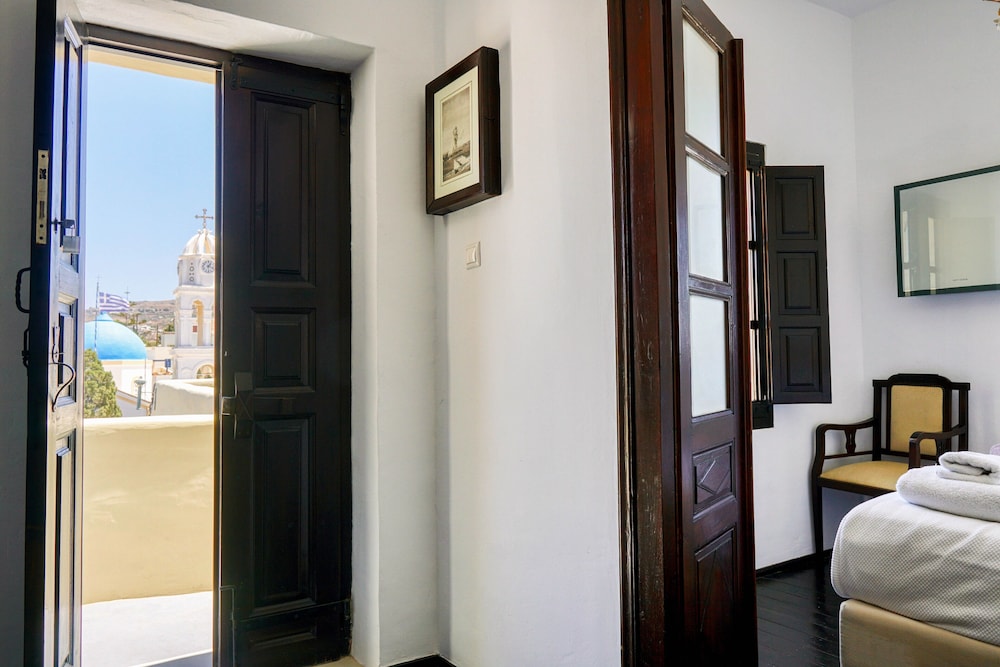 Santorini Heritage Villas &amp; Mansions 19/50