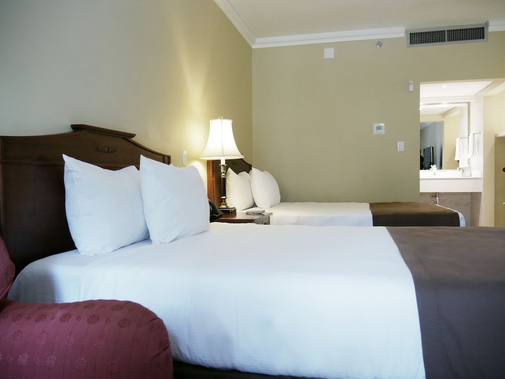 El Prado Hotel 17/62