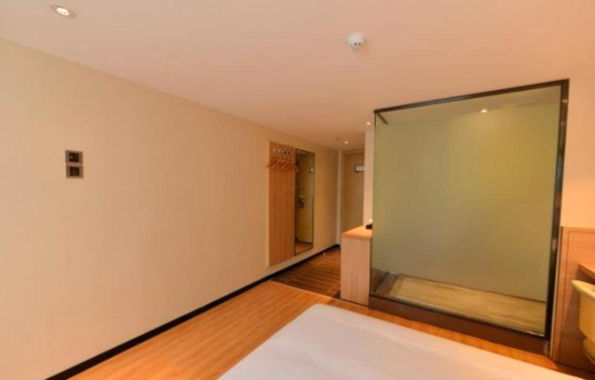 IU Hotel Beijing Zhongguancun Zhichunli Subway Station Branch 32/52