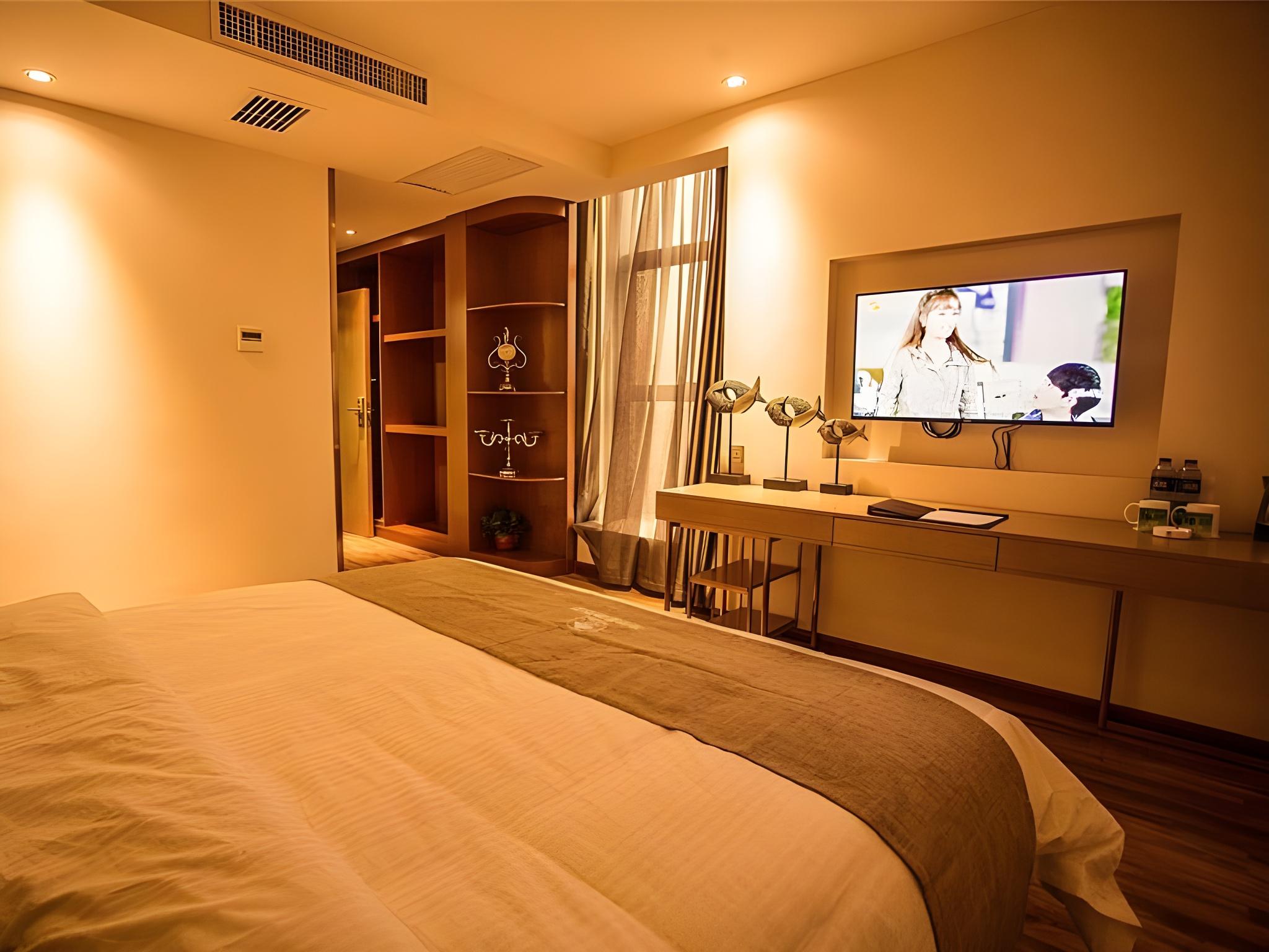 BUSINESS, QUEEN BED