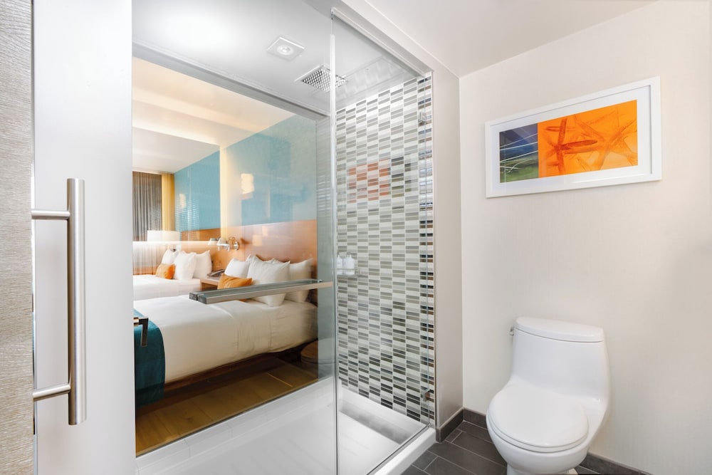 JUNIOR SUITE, 2 QUEEN BEDS, PARTIAL OCEAN VIEW, ACCESSIBLE