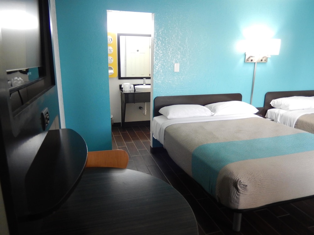 Motel6 Portland, TX 17/29