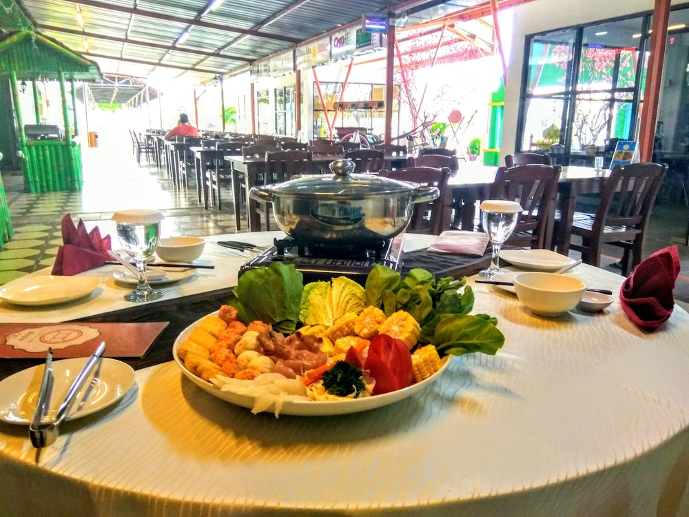 Thongs Inn Kualanamu Transit Hotel 48/64