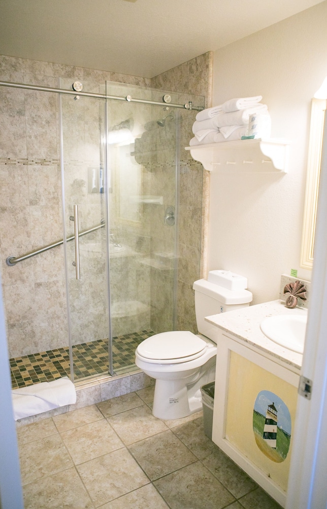 Sea Otter Inn 15/63