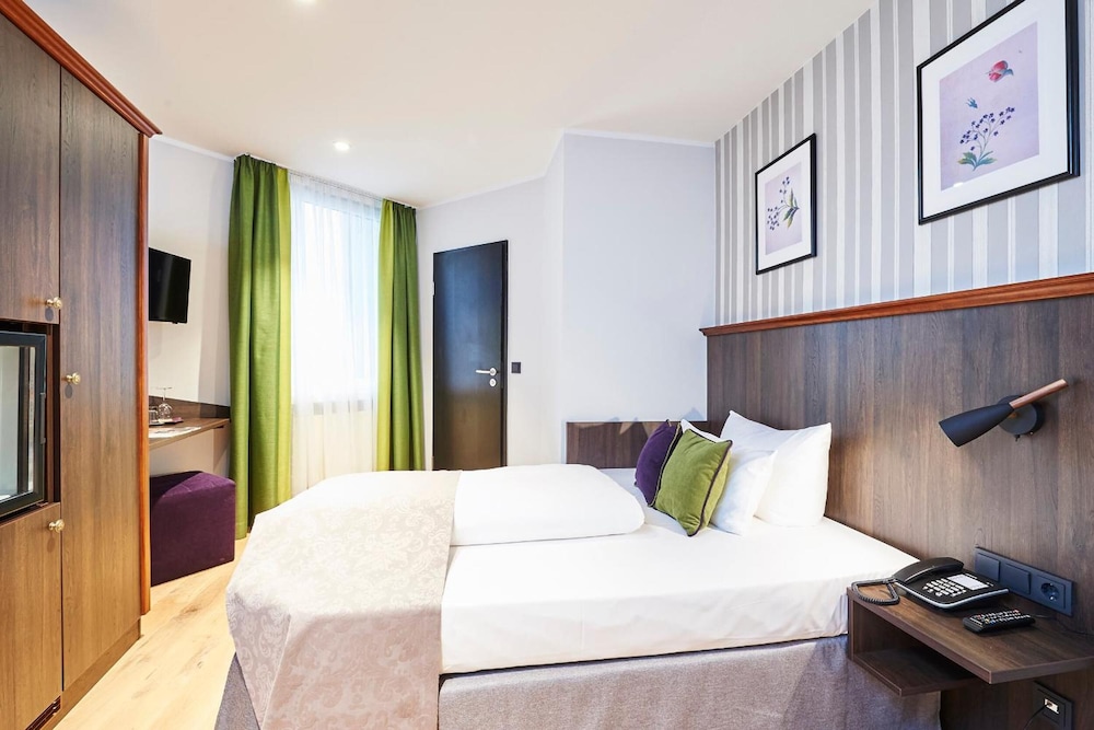 Hotel Hauser 7/50