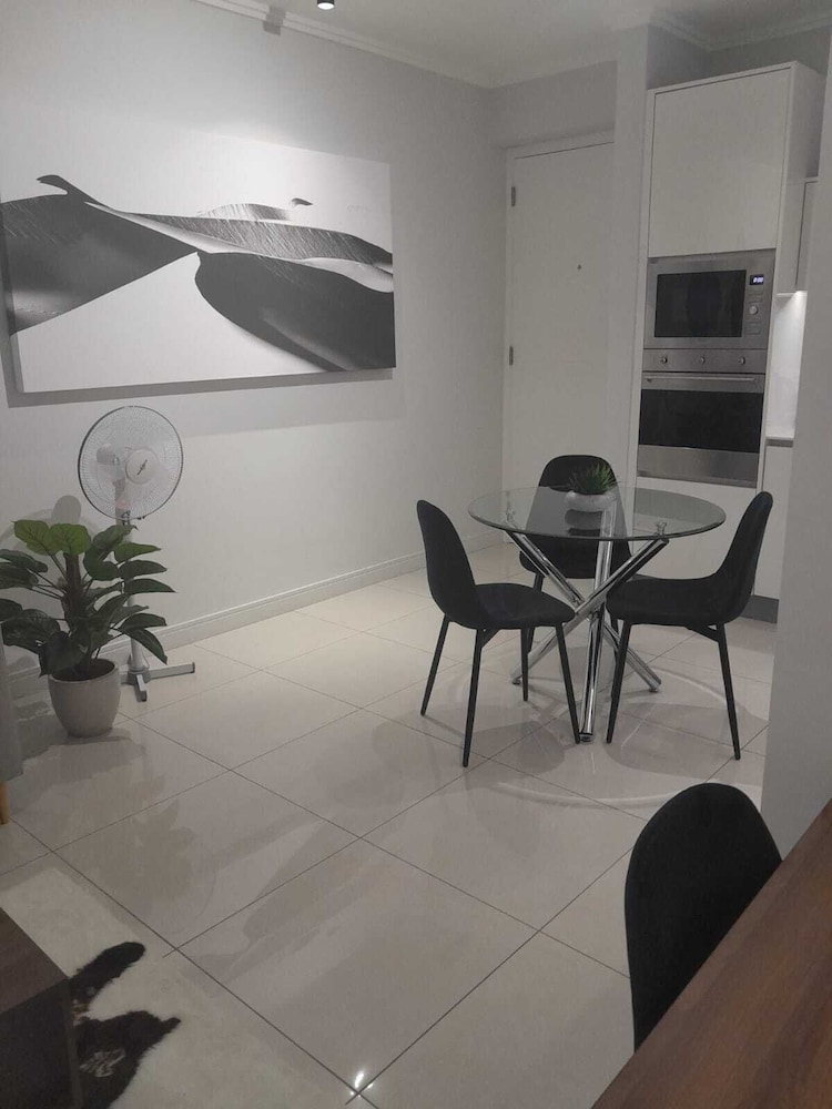 Ellipse Executive Apartment 40/50
