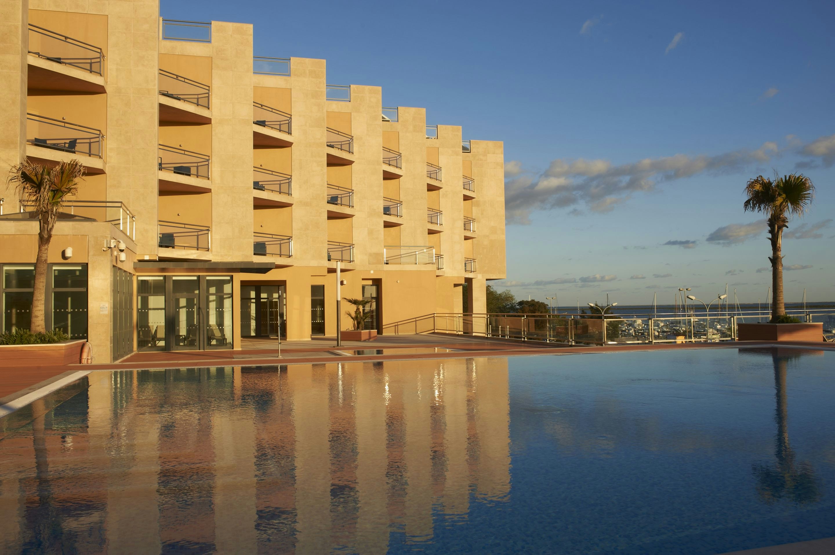 Real Marina Hotel & Spa 78/83