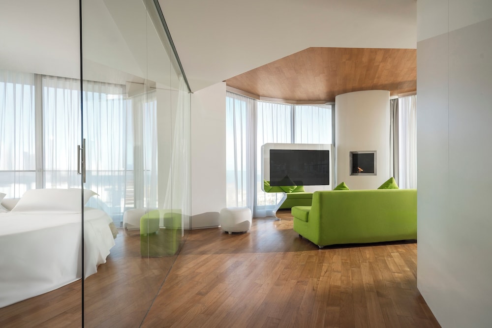 i-Suite Hotel 33/50