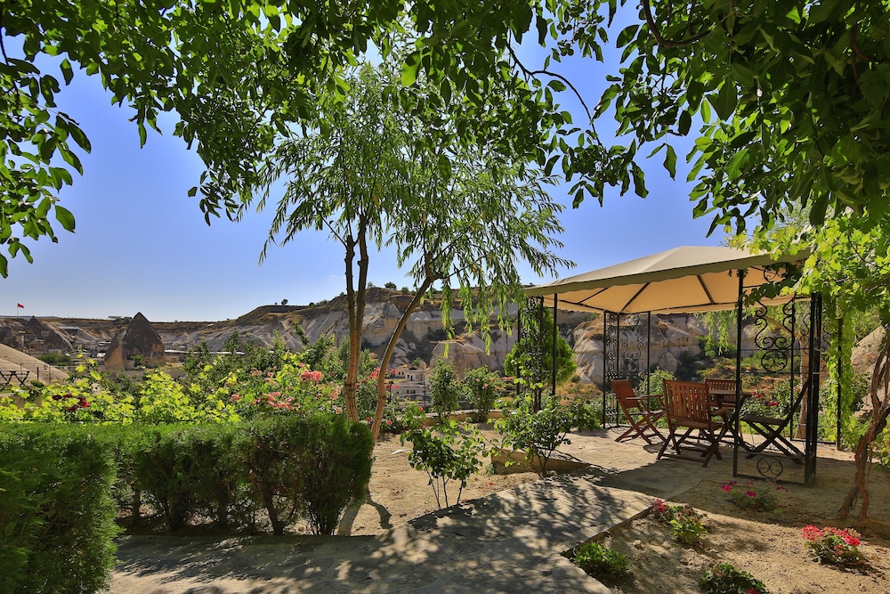 Traveller Apos S Cave Hotel 69/76