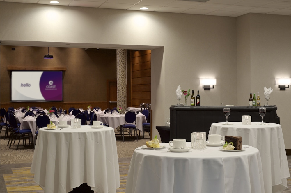 Coast Tsawwassen Inn 24/43