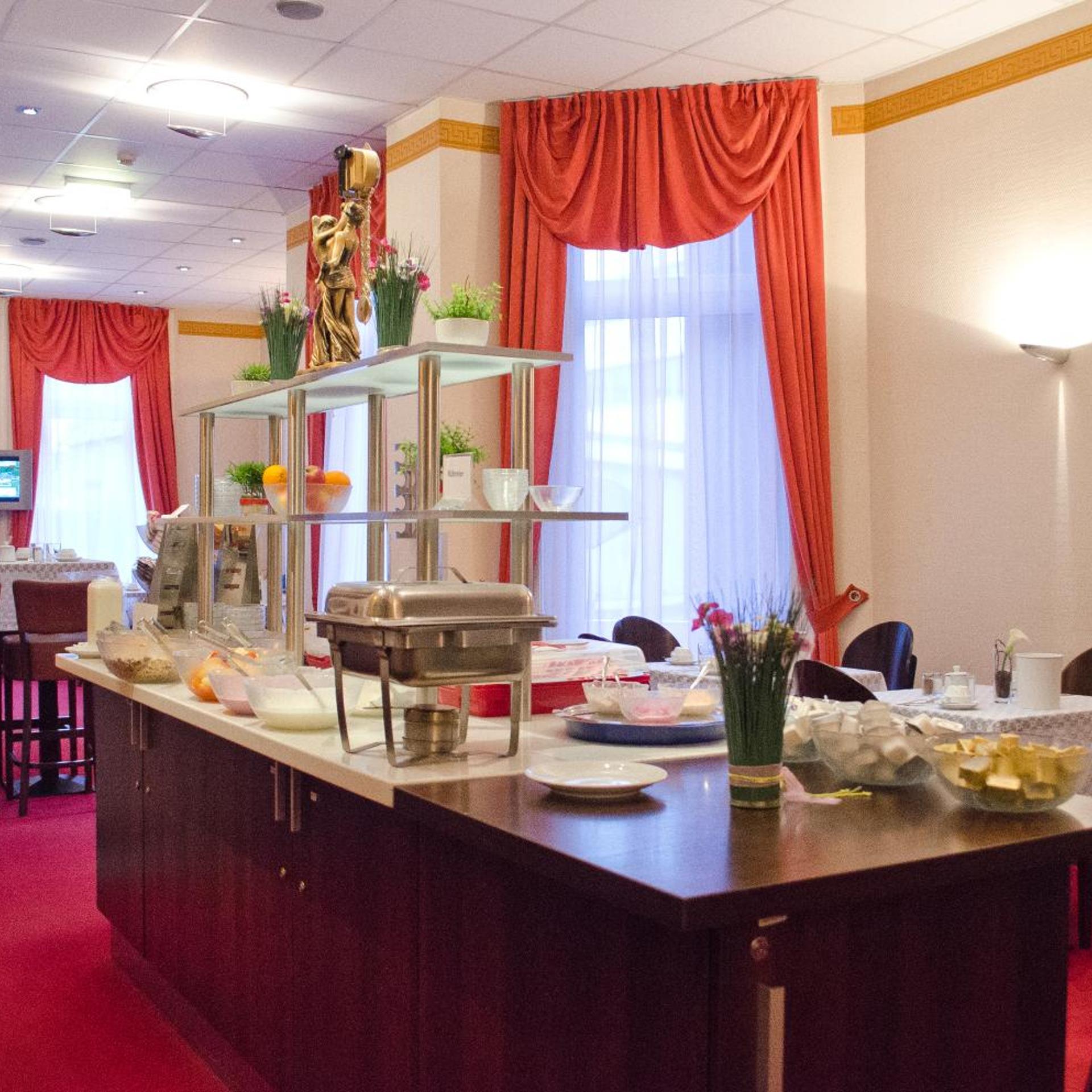 Hotel Polo Am Zob 32/54