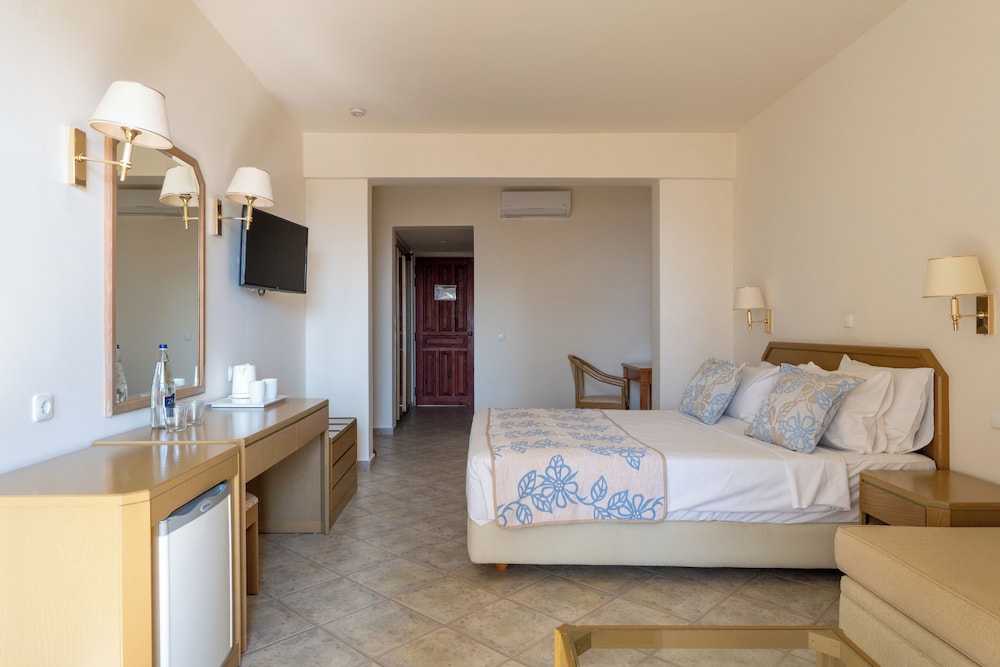 Bay, Bungalow, Queen Bed, Sofa