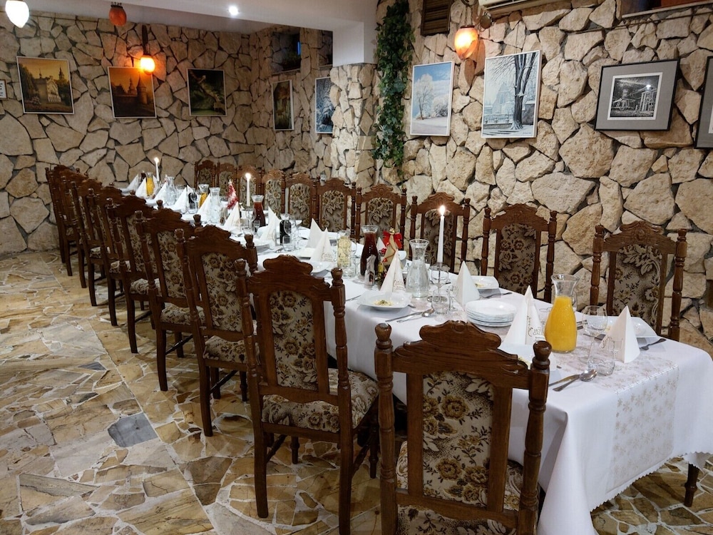 restaurant cafeteria